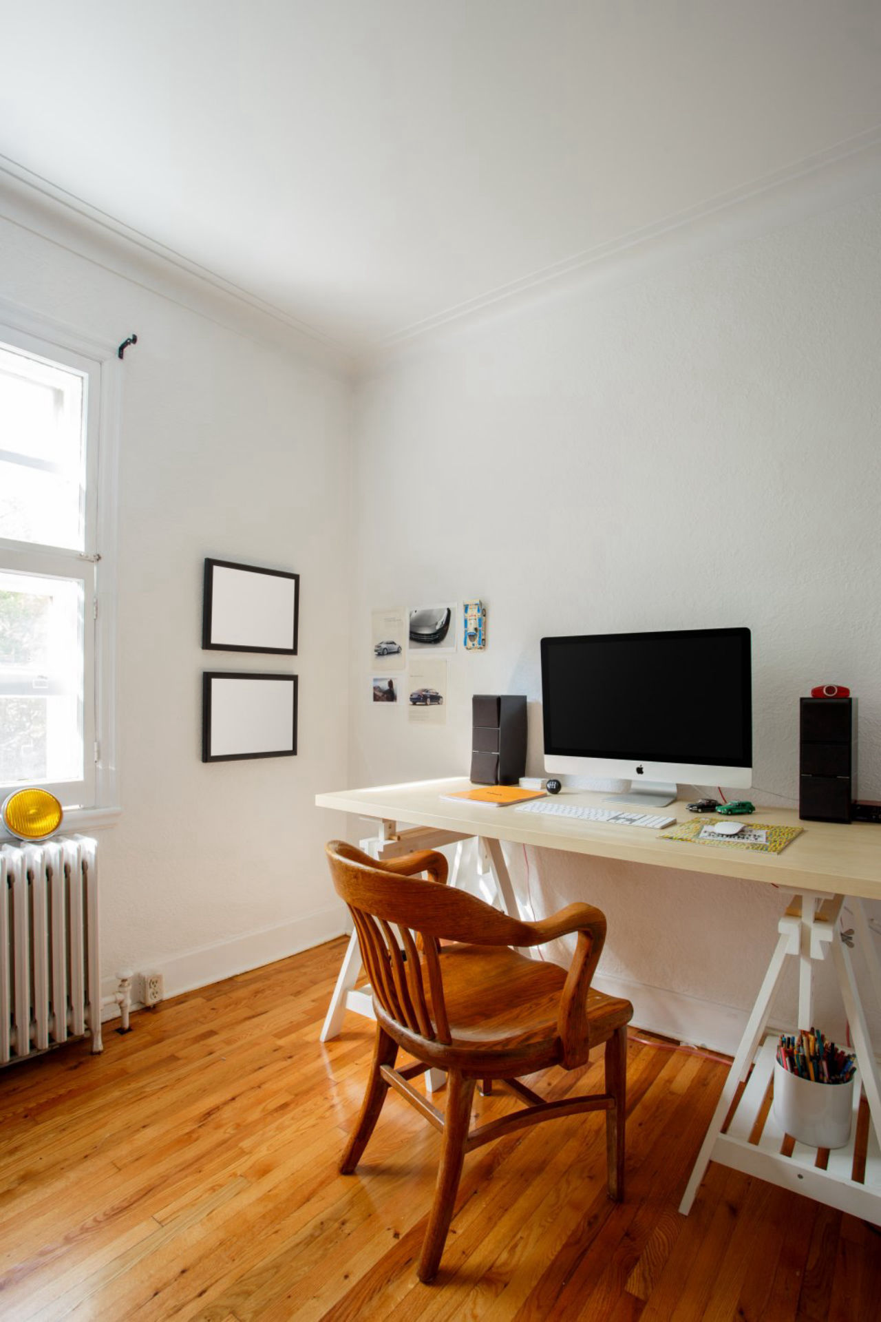 Download iMac in home office with picture frames mockup | MockupsJar